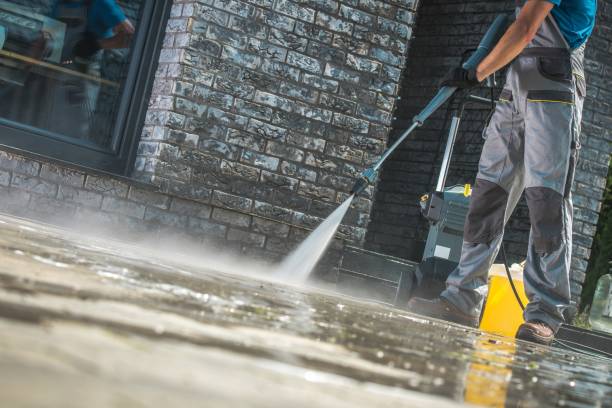 Why Choose Our Pressure Washing Services in Florida